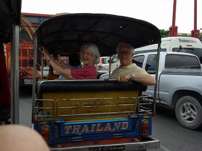 Tuesday 2009-04-07 &nbsp;&nbsp;&nbsp; The Tuk-Tuk ride   But Bonnie loves the experience.