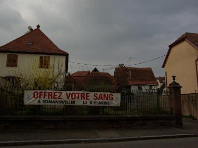 Friday 2009-04-03 &nbsp;&nbsp;&nbsp;  Walking tour of Romanswiller  This translates as "Offer your claret". This is a curious sign for a blood bank to erect.