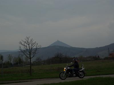 Saturday 2009-04-04&nbsp;&nbsp;&nbsp;    Returning from Château du Haut-Koenigsbourg    The castle can be seen perched high on the top of Stophanberch Mountain (755 m).