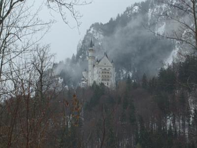 Friday 2009-03-27 &nbsp;&nbsp;&nbsp; Schloß Neuschwanstein   As we walk up the path, the palace is shrouded in mist.