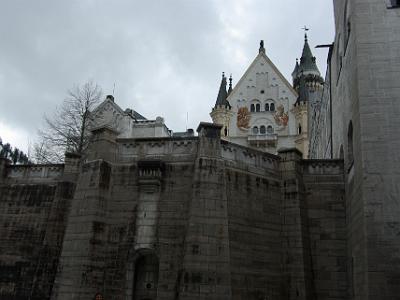 Friday 2009-03-27 &nbsp;&nbsp;&nbsp; Schloß Neuschwanstein   We wait in the courtyard until it is our turn to enter. Fortunately, we are in an English-speaking group that does not include the schoolboy thugs that are present once again.