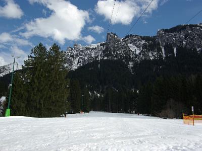 Friday 2009-03-27 &nbsp;&nbsp;&nbsp;   The ski run and cable car   We go to the Tegelberg Mountain ski lift but it is closed because of wind.