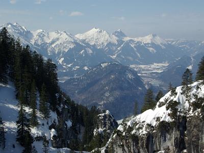 Saturday 2009-03-28&nbsp;&nbsp;&nbsp;   On the way down from Tegelberg Mountain