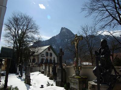 Saturday 2009-03-28 &nbsp;&nbsp;&nbsp;     Oberammagau   . . . and its graveyard.