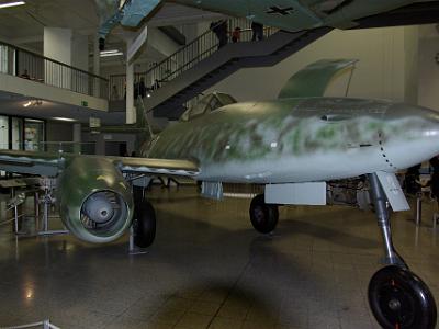 Sunday 2009-03-29&nbsp;&nbsp;&nbsp;   Deutsches Museum - Munich  The Messerschmitt Me 262 was the first production aircraft to use jet engines. Maximum take-off weight: 6100 kg. Maximum speed: 870 km/h at 6000 m altitude. Service ceiling: 12000 m. Range: 1000 km