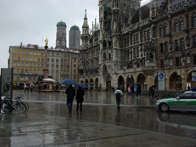 Sunday 2009-03-29&nbsp;&nbsp;&nbsp;     Munich City Centre   The Rathaus glockenspiel re-enacts two stories from the 16th century.  The top half  tells the story of the marriage of Duke Wilhelm V to Renata of Lothringen. In the bottom half there is a joust with knights on horseback representing Bavaria and Lothringen. The Bavarian knight wins every time.