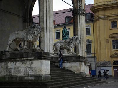 Sunday 2009-03-29&nbsp;&nbsp;&nbsp;     Munich City Centre   This is the famed Feldherrnhalle (Field Marshall's Hall).  It was built between 1841 and 1844 at the southern end of Munich's Ludwigstrasse next to the Palais Preysing and east of the Hofgarten.