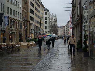 Sunday 2009-03-29&nbsp;&nbsp;&nbsp;     Munich City Centre   The cold and rain finally get to us and we decide to go home. This pedestrian mall, Maffeistraße, takes us west back to the car.