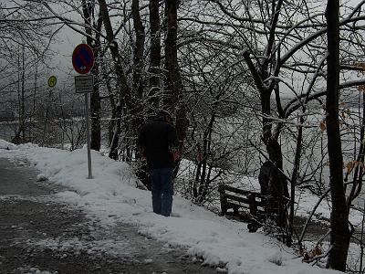 Monday 2009-03-30&nbsp;&nbsp;&nbsp;  On the B11 to Mittenwald   The steps to the water's edge are covered in snow so we take it easy.