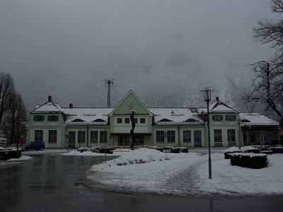 Monday 2009-03-30&nbsp;&nbsp;&nbsp;    Mittenwald   The train station.