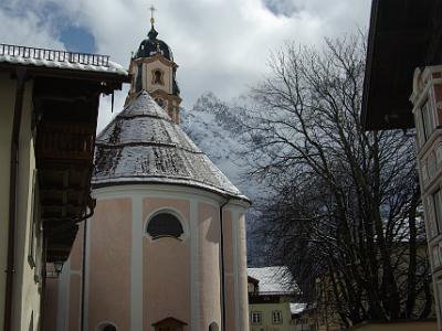 Monday 2009-03-30&nbsp;&nbsp;&nbsp;   Mittenwald  As our two main reasons for coming here were at a dead-end, we decided to drive 19 km to the town of Garmish-Partenkirchen and then go a little further south to the gorge and the Eibsee.