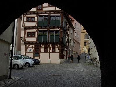 Tuesday 2009-03-31 &nbsp;&nbsp;&nbsp;   Ulm  Looking up through the Metzgerterm to the Rathaus.