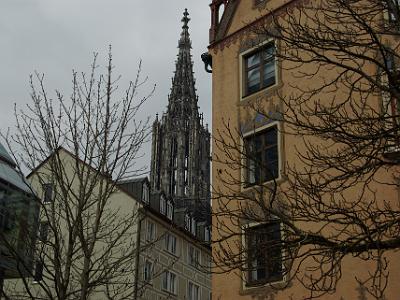 Tuesday 2009-03-31 &nbsp;&nbsp;&nbsp;   Ulm  The Rathaus with the münster in the background. To the left is the corner of the Ulm Public Library which is pyramidal in shape and made of glass.