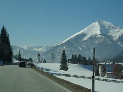 Wednesday 2009-04-01&nbsp;&nbsp;&nbsp; On Hwy 181 between the Alps on our way to Austria