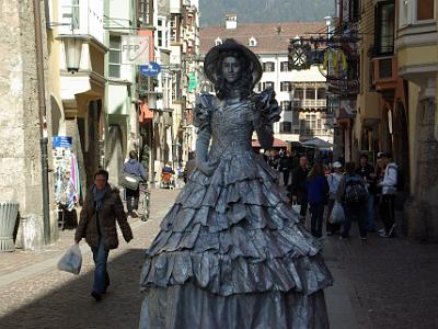 Wednesday 2009-04-01&nbsp;&nbsp;&nbsp;    Herzog Friedrich Straße Innsbruck Austria   I'm damned if I know how they stand so still for so long without the need to scratch.