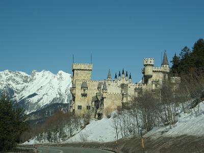 Wednesday 2009-04-01  &nbsp;&nbsp;&nbsp;  Hwy 107 heading north in Austria   We finally get around and we now have a clear road.  This looks very much like a castle.