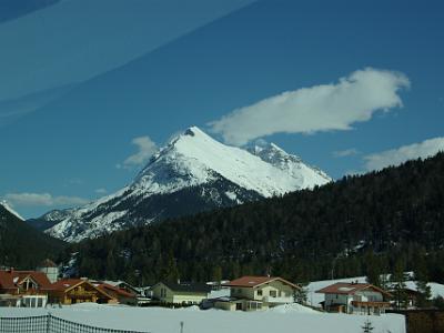 Wednesday 2009-04-01  &nbsp;&nbsp;&nbsp; Hwy 107 heading north in Austria   Just as we dropped down into the Inn Valley to get to Innsbruck, now we climb back up out of it.  We're still in Austria.