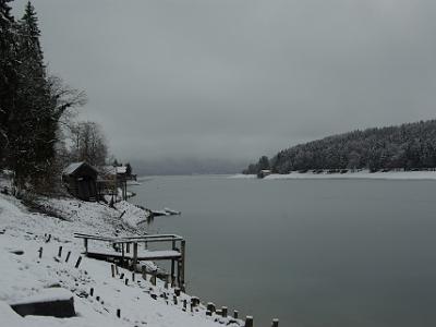 Wednesday 2009-04-01 &nbsp;&nbsp;&nbsp;  Walchensee on the B17   The same spot two days ago.