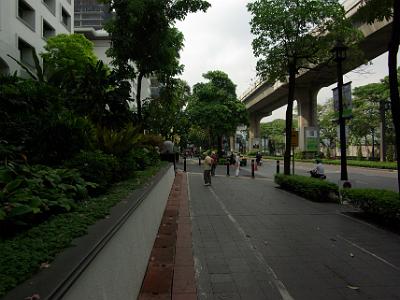 Tuesday 2009-04-07 &nbsp;&nbsp;&nbsp; Walking to the train station   We plan to catch a train to the river and then a ferry to the Grand Palace.