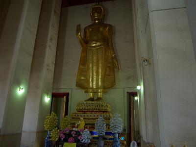 Tuesday 2009-04-07 &nbsp;&nbsp;&nbsp; The Tuk-Tuk ride   We are taken to the Lucky Buddha at the Golden Pavillion.  Thailand is one of the most devoutly Buddhist countries in the world. The national religion is Theravada Buddhism which is practiced by more than 95% of Thais.