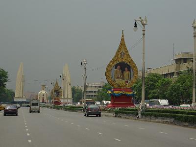 Tuesday 2009-04-07&nbsp;&nbsp;&nbsp; The Tuk-Tuk ride   The Democracy Monument: The monument was commissioned in 1939 to commemorate the 1932 Siamese coup d'état which led to the establishment of a constitutional monarchy in what was then the Kingdom of Siam.