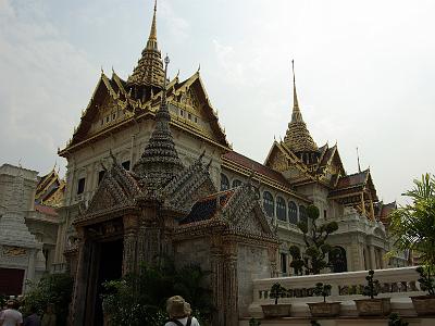 Tuesday 2009-04-07 &nbsp;&nbsp;&nbsp;  The Grand Palace, Bangkok   The Chakri Group. The Chakri Maha Prasit was built by King King Rama V in 1882. The Chakri group consists of the Central Throne Hall and two wings.