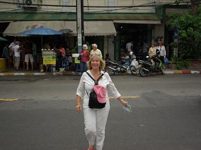 Tuesday 2009-04-07 &nbsp;&nbsp;&nbsp; Walking to the wharf, Bangkok   Jenni's smiling because she makes it to the other side of the road. Dennis and Bonnie are still gathering their courage.