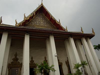 Tuesday 2009-04-07 &nbsp;&nbsp;&nbsp;  The Reclining Buddha, Bangkok   On the way to the wharf, we discover the Reclining Buddha.