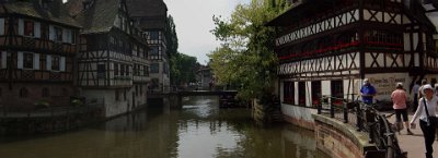 Monday 14 June, 2010  This is one of the prettiest places imaginable: Fuchwerk buildings on both sides of the River Ill. : 2010-06-14 Strasbourg