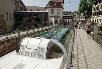 Monday 14 June, 2010   A tourist boat is being lifted to a higher level. We ride on one of these later in the day. : 2010-06-14 Strasbourg