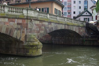 Monday 14 June, 2010  The river Ill surrounds the old town area of Strasbourg  and the name  Alsace  derives from the Germanic Ell-sass, meaning "Seated on the Ill". : 2010-06-14 Strasbourg