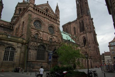 Monday 14 June, 2010  We circle back past the cathedral where we are due to meet Marcelle, Louise's mother. : 2010-06-14 Strasbourg