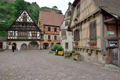 Tuesday 15  June, 2010  The castle was built at the beginning of the 13th century by the Hohenstaufen family : 2010-06-15 voges