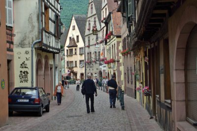 Tuesday 15  June, 2010  Kaysersberg is one of the finest wine growing areas in Alsace. The first vines were brought here in the 16th century from Hungary and wine production is still an important aspect of the town’s economy. Wine produced from the Tokay variety is a local specialty. : 2010-06-15 voges