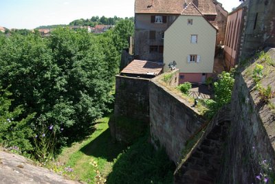 Wednesday 7 July, 2010 &nbsp;   The ancient walls are very imposing, especially given the thickness of the wall which must be 2-3 metres. : 2010-07-02 JGR EAGLES NEST