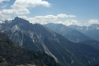 Friday 25  June, 2010  The Karwendel is the largest range of the Northern Limestone Alps. Four mountain chains stretch from west to east , there are many fringe ranges and an extensive promontory in the north. : 2010-06-25 Mittenvald