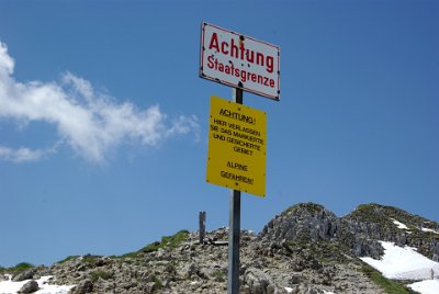 Friday 25  June, 2010  The border between Austria and Germany - two free countries. No visas, no bums with badges and guns, no fingerprinting here. : 2010-06-25 Mittenvald