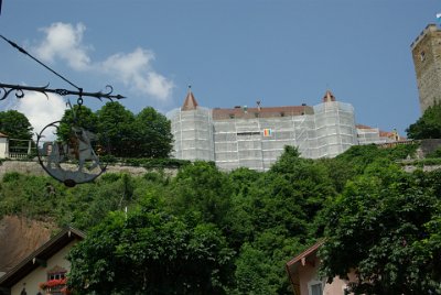 Sunday 27  June, 2010  Dominating the skyline is the    Schloss Neubeuern   . It is now a boarding and day school for girls and boys, providing education up to the Bavarian university entrance qualification. : 2010-06-27 Rolf & Maria