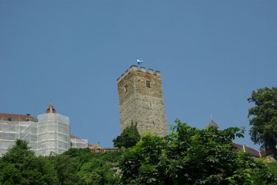 Sunday 27  June, 2010  The castle's tower is called the bergfried or    keep .   The flag flies the  blue and white  colours of  Bavaria. : 2010-06-27 Rolf & Maria