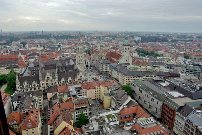 Monday 21  June, 2010  Fortunately, at the top of the stairs a lift takes us all the way to the top. The neues Rathaus is below us in Marienplatz. The     Peterskirche    is a Catholic church to the right and the    Old Town Hall    is at the far end of Marienplatz. : 22010-06-21 Munich