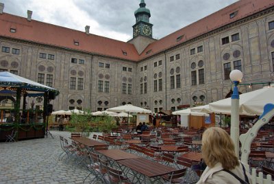 Monday 21  June, 2010  It looks strangely deserted. The Kaiserhof courtyard has its walls painted to look like columns with elaborate window dressings but it just looks weird. : 22010-06-21 Munich