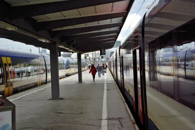 Monday 21  June, 2010  We catch the 4:10pm train from Munich Hbf back to Bad Tölz. There is a bit of a trick though: because the train splits into three parts on its return journey, you need to be sure that you get into the section that goes to Lenggries. : 22010-06-21 Munich