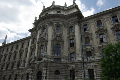 Thursday 24  June, 2010  The People's Court sentenced the members of the    White Rose    in the Justizpalast in 1943.The White Rose  had resisted the Nazi government and, after the trial, they were all decapitated. Today, Germany honours the members of the White Rose among its greatest heroes. : 2010-06-24 Munich