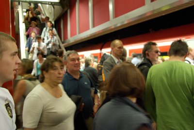 Thursday 24  June, 2010  The subway was packed with two hours of delayed travellers and it was very much like Town Hall and Wynyard during the many disruptions to our own  rail system. : 2010-06-24 Munich