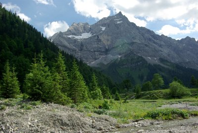 Friday 25  June, 2010  The mountains in the Karwendel chain mainly consist of     limestone ,     a sedimentary rock, and    dolomite . : 2010-06-25 Mittenvald