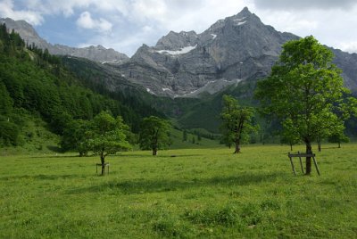 Friday 25  June, 2010  It also appears to me that this valley was shaped by glaciation that ended only 10,000 years ago. : 2010-06-25 Mittenvald