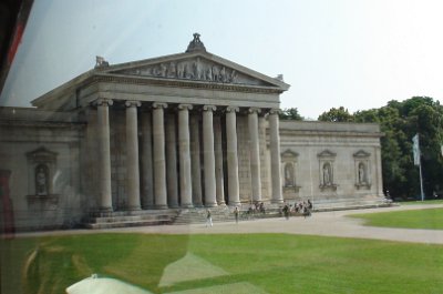 Wednesday 30  June, 2010 Jenni's story   I left the bus at the Schloss Nymphenburg hoping to do a quick tour then rejoin the next bus. : 2010-06-30 JGR MUNICH