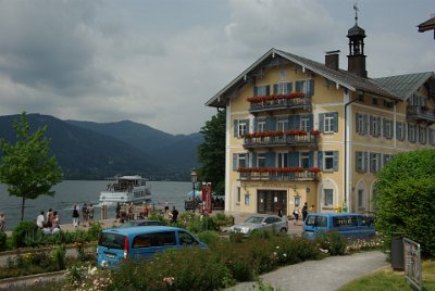 Sunday 4 July, 2010  After breakfast, we decided to see the other side of the Tegernsee Lake. It was a very pleasant Sunday summer’s day in Bavaria and it appears that the take and its surrounding towns is where everybody wanted to go. : 2010-07-04 Tegernsee