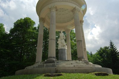 Thursday 1 July, 2010  A round temple with a statue of Venus, flanked by two putti, crowns the gardens. Antoine Watteau's painting    The Embarkation for Cythera    was the inspiration for the Temple of Venus. Cythera was the birthplace of Venus. : 2010-07-01 partnach-lindenberg