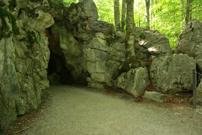 Thursday 1 July, 2010  We wait at the entrance of the grotto until it is time for the English Language tour to begin. : 2010-07-01 partnach-lindenberg